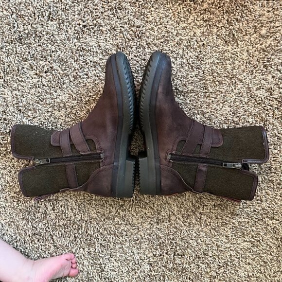 Ugg Simmens Green Canvas and Brown leather boots - Picture 4 of 8